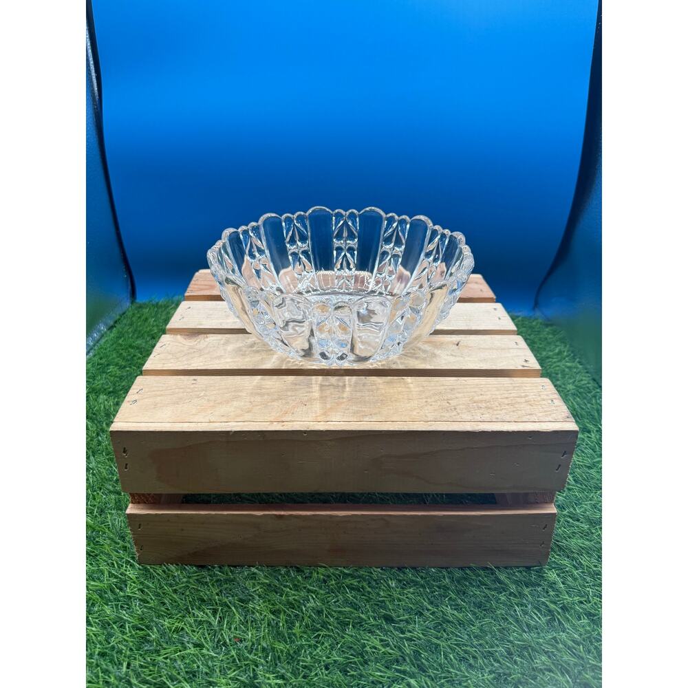 Vintage Clear Pressed Glass Scalloped Fruit Bowl – Mid-Century Teardrop Pattern